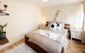 Cozy Central 3 Zimmer Apartment für bis zu 8 Gäste